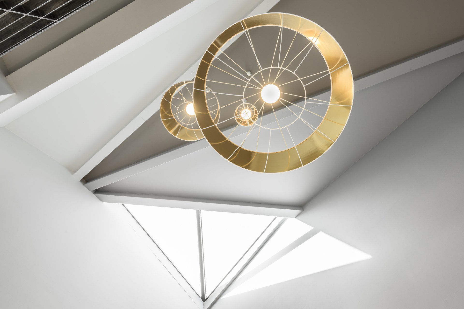 cage escalier suspension dorée