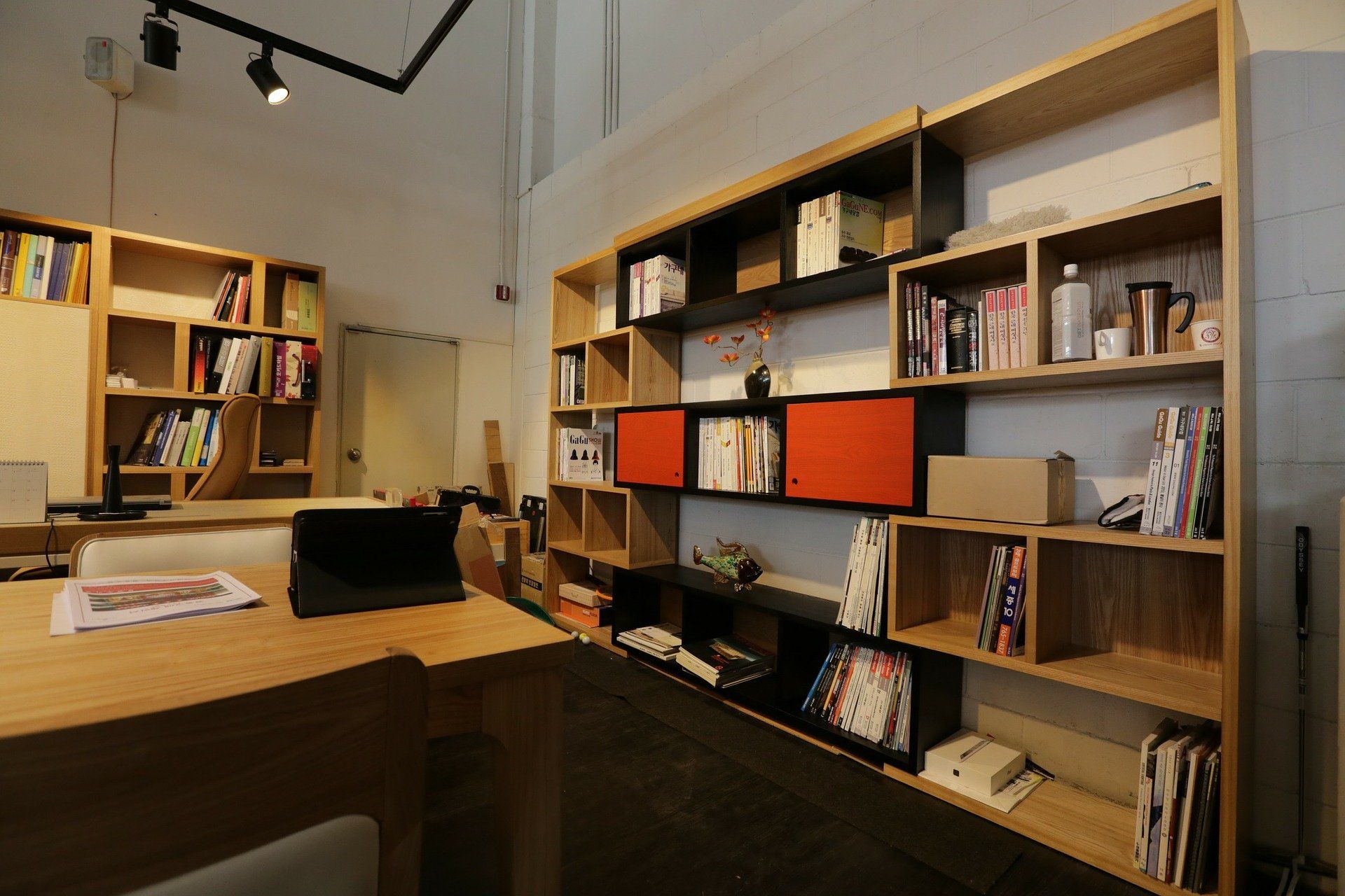 Büro Holzregal