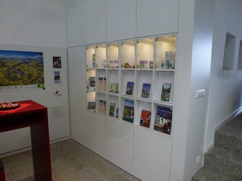 Prospektregal mit LED Beleuchtung