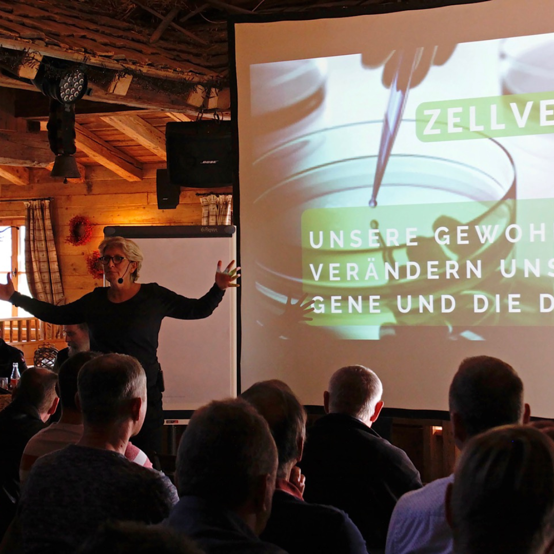 Evelyn Venzke beim Vortrag