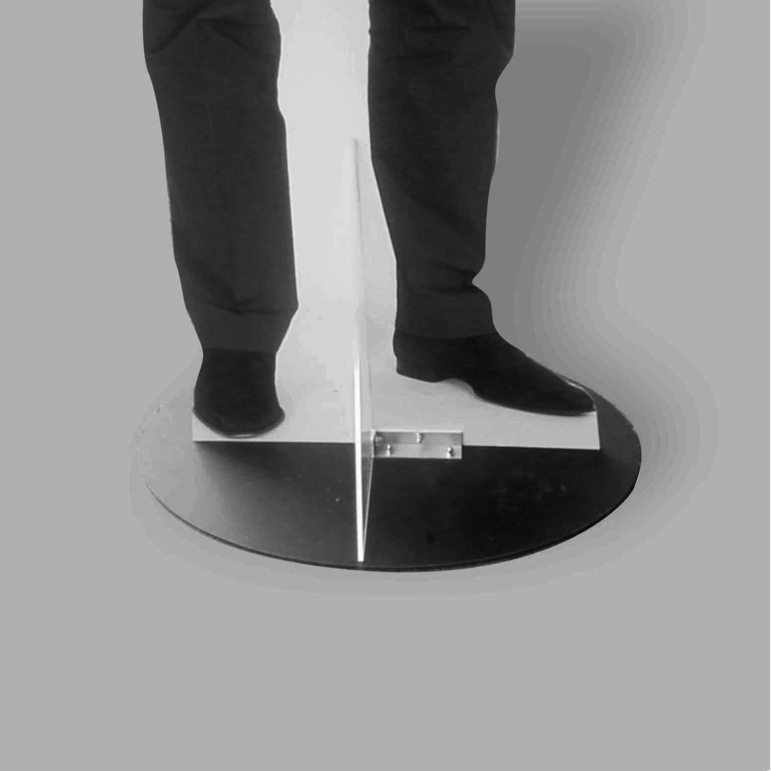 Runde Bodenplatte I Beidseitige Beklebung I Sonderanfertigung I Standfigur