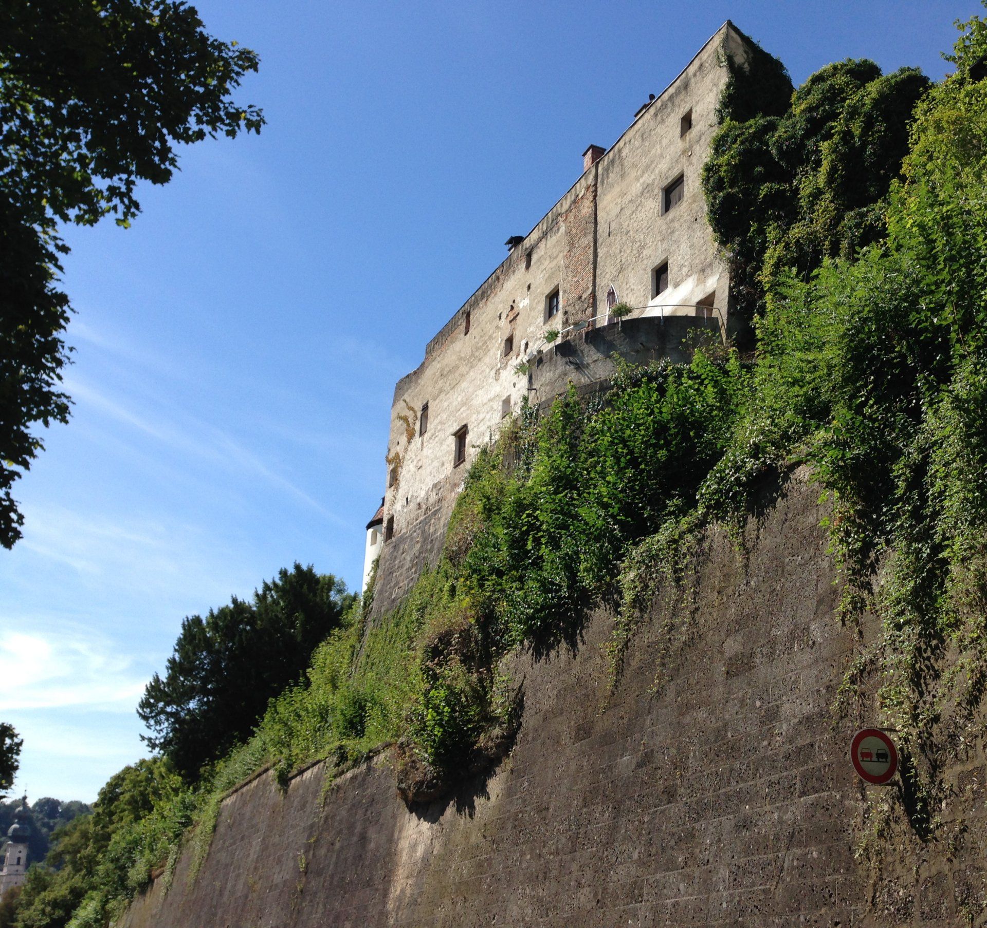 looking up to Burghausen Castle