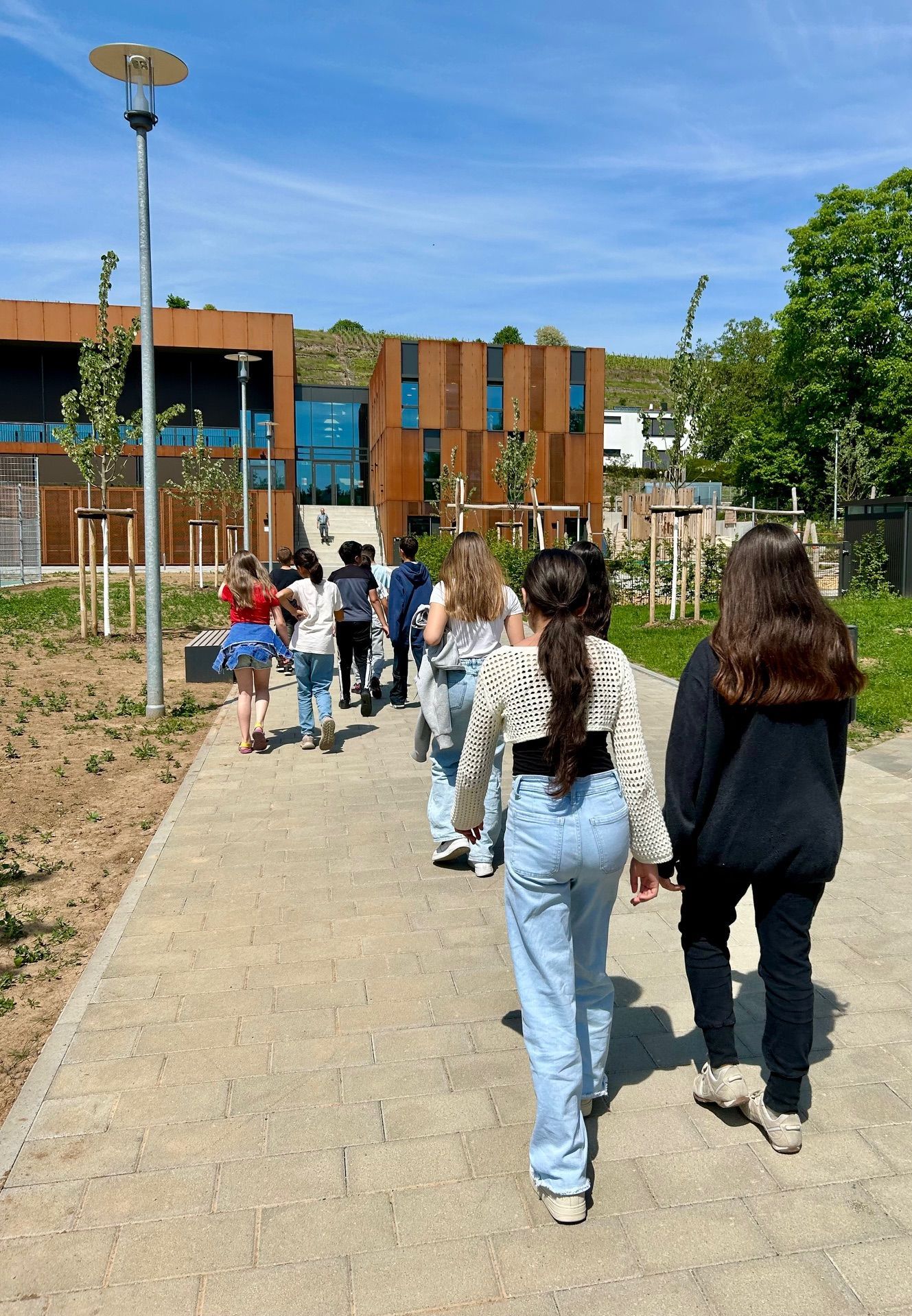 Zu Besuch in der neuen Gemeindehalle