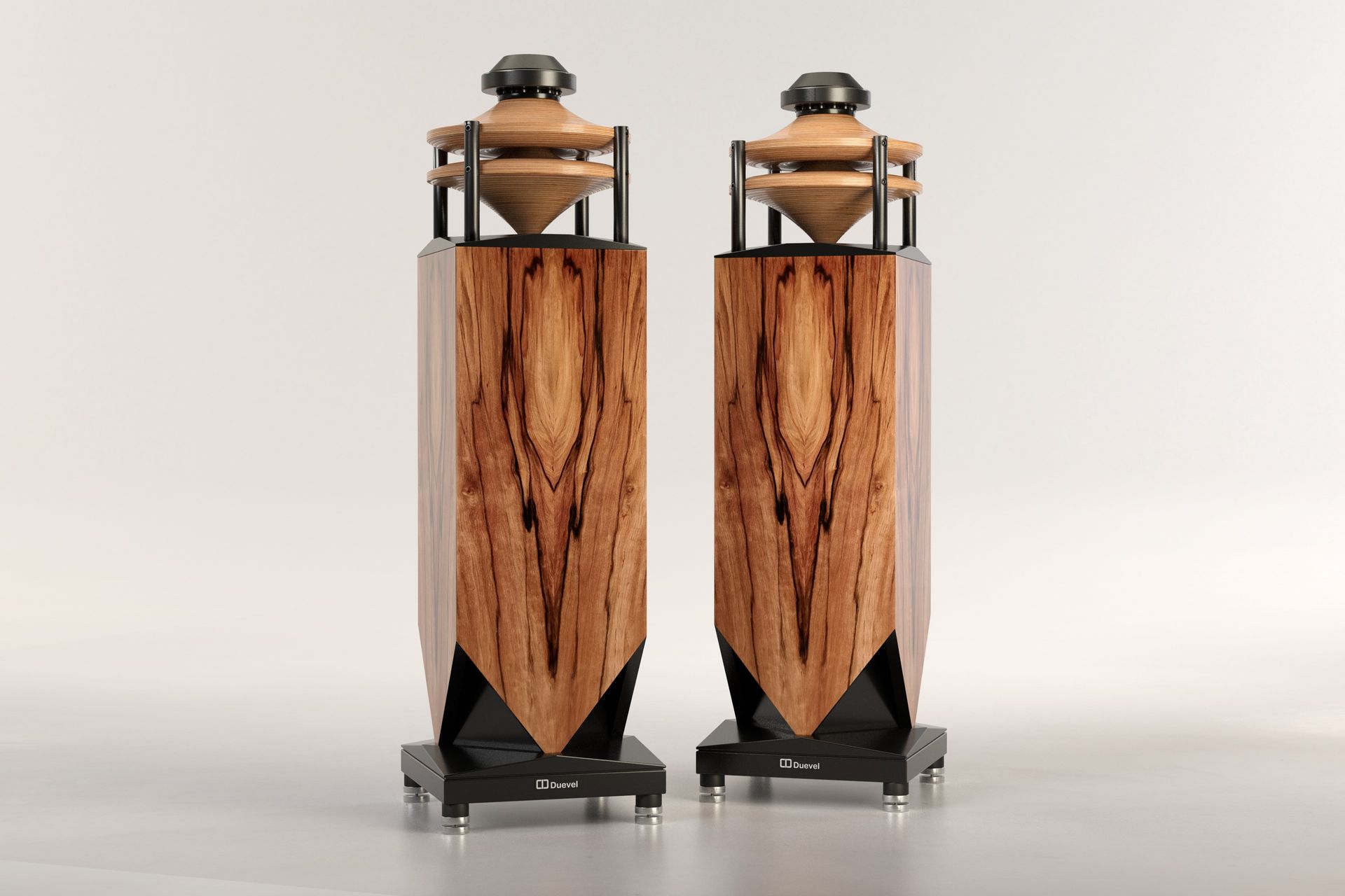 Highendaudio floorstanding speakers Bella Luna - with unique veneer grain