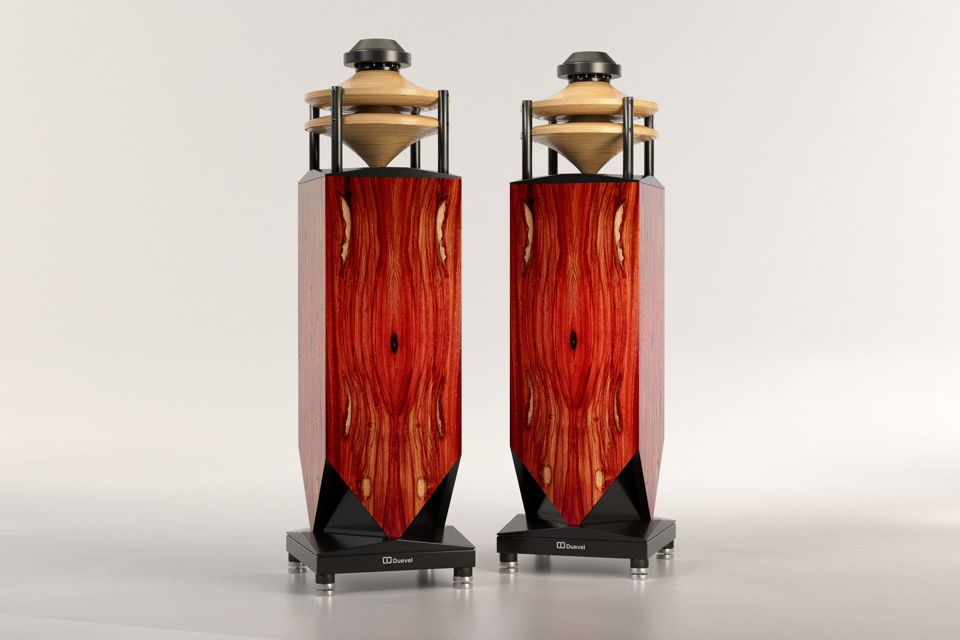 floorstanding speakers Bella Luna - Padouk with unique veneer grain