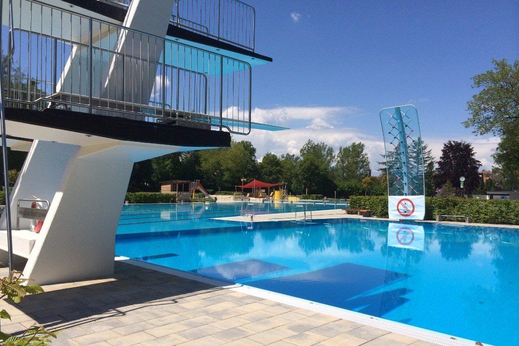 Waldfreibad Sprungturm und Kletterwand Pfullendorf