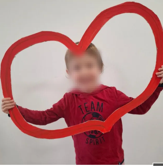 Micro-crèche L’Enfantine – Activité Saint-Valentin avec créations et décorations pour enfants à Polliat et Montagnat.