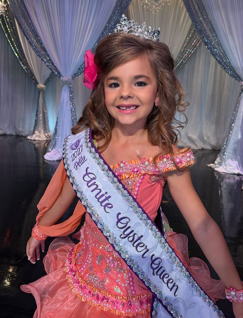 2027 Petite Miss Oyster Queen Rayden Spiers