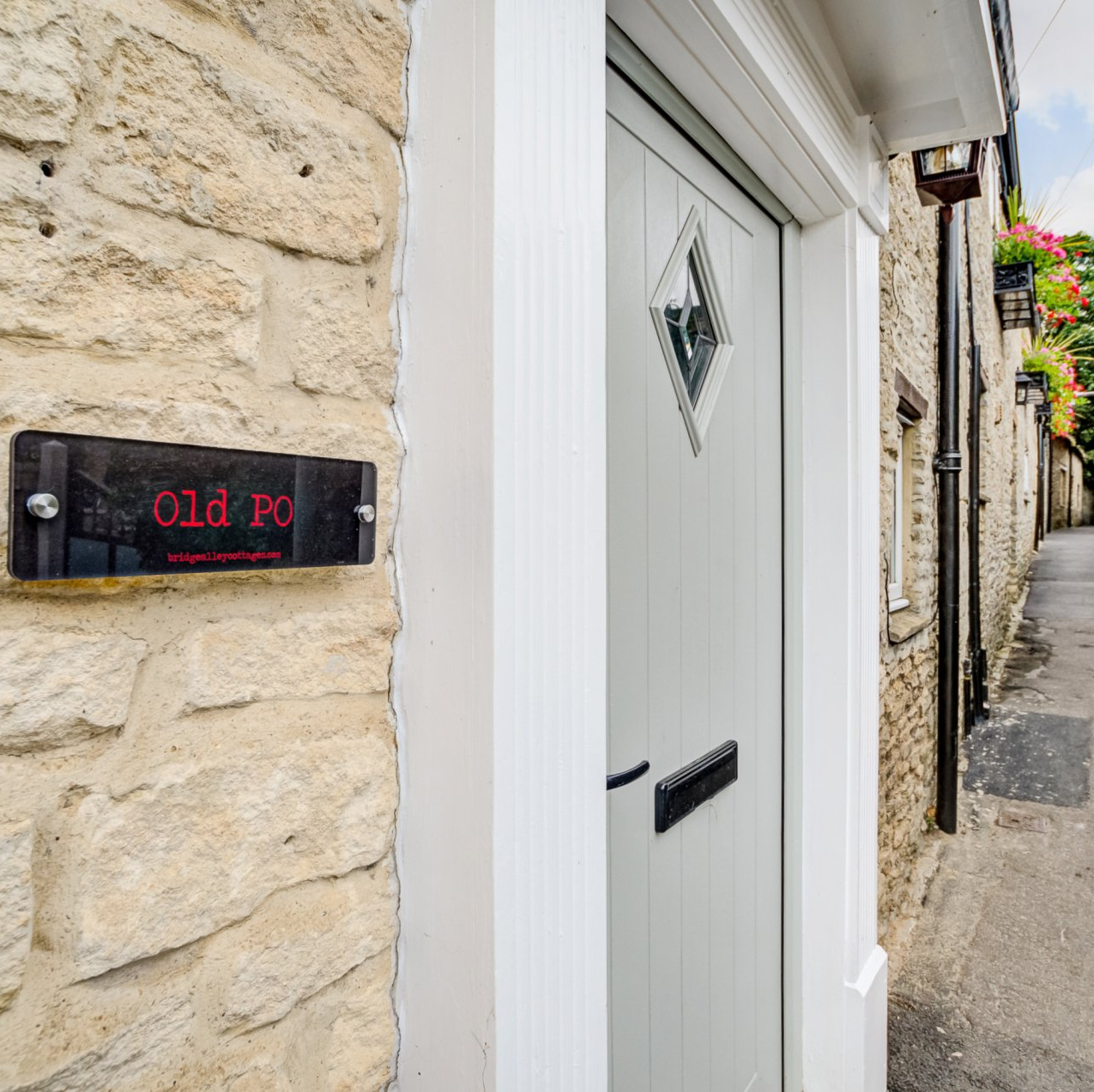 Old PO Bridge Alley Cottages, Fairford Holiday Let