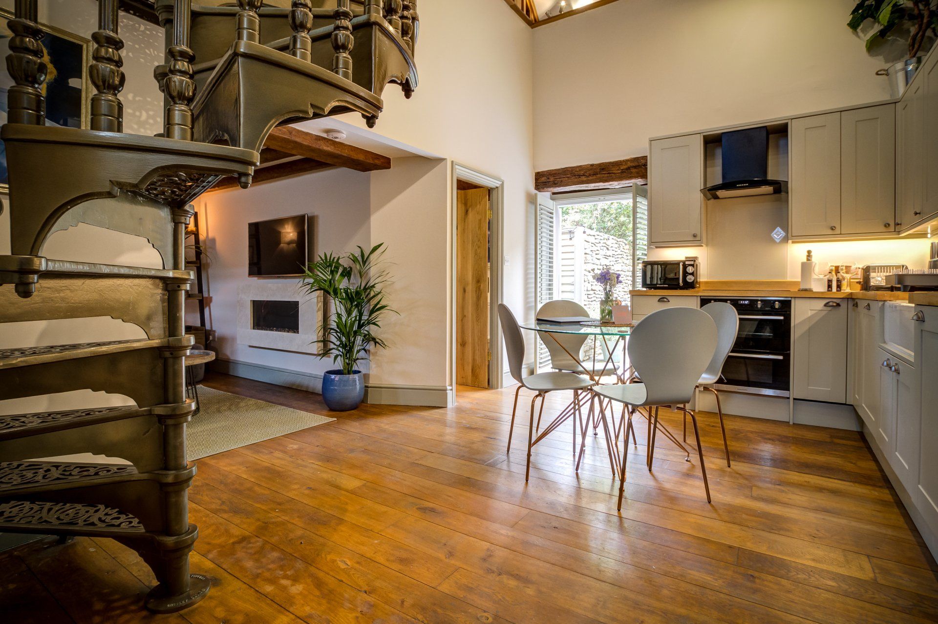 Love Letters, Bridge Alley Cottages, Fairford Holiday Let