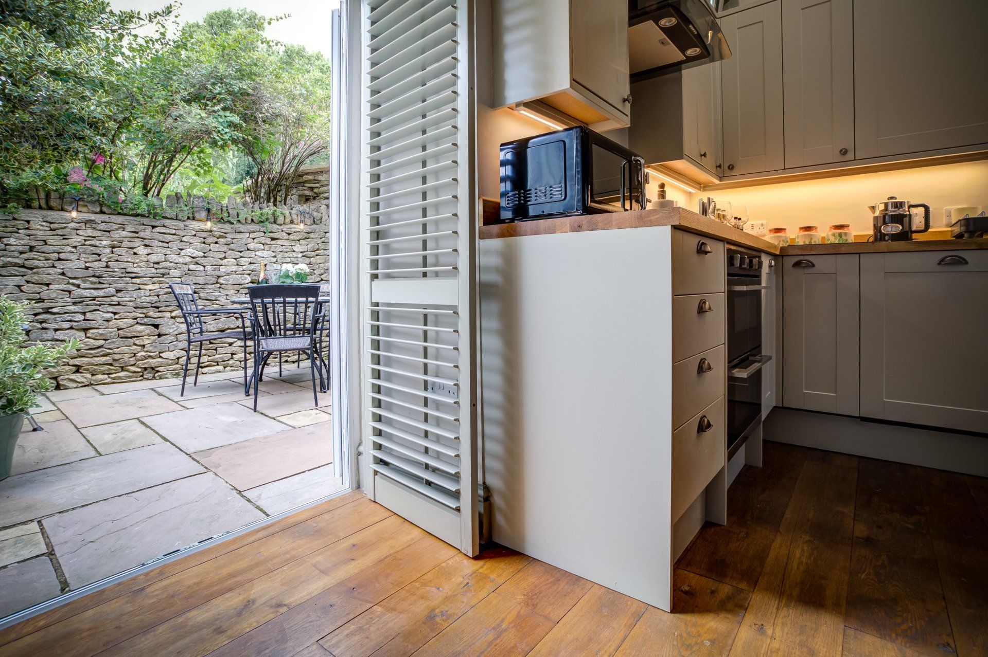 Love Letters, Bridge Alley Cottages, Fairford Holiday Let