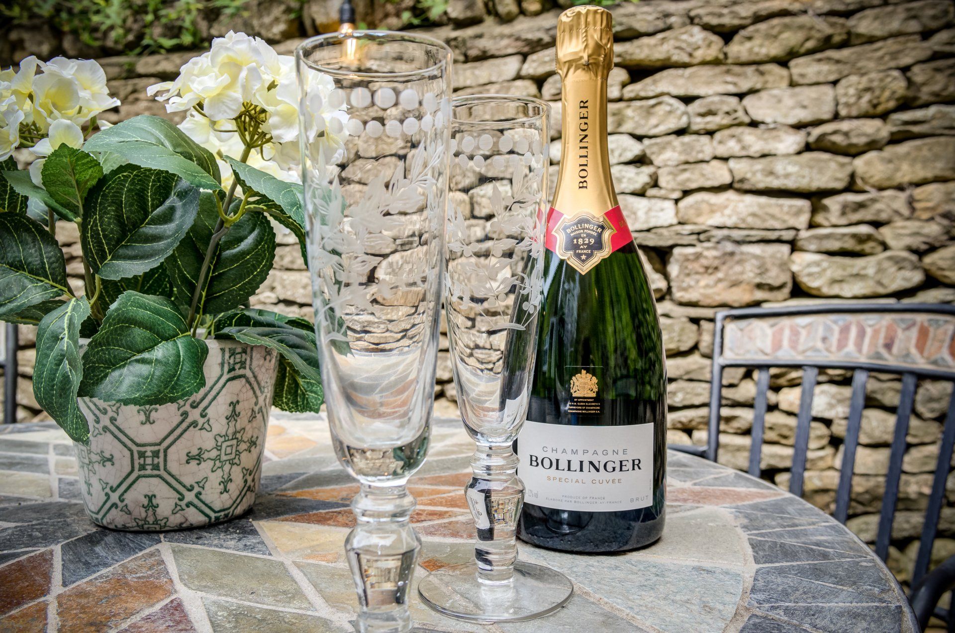 Love Letters, Bridge Alley Cottages, Fairford Holiday Let