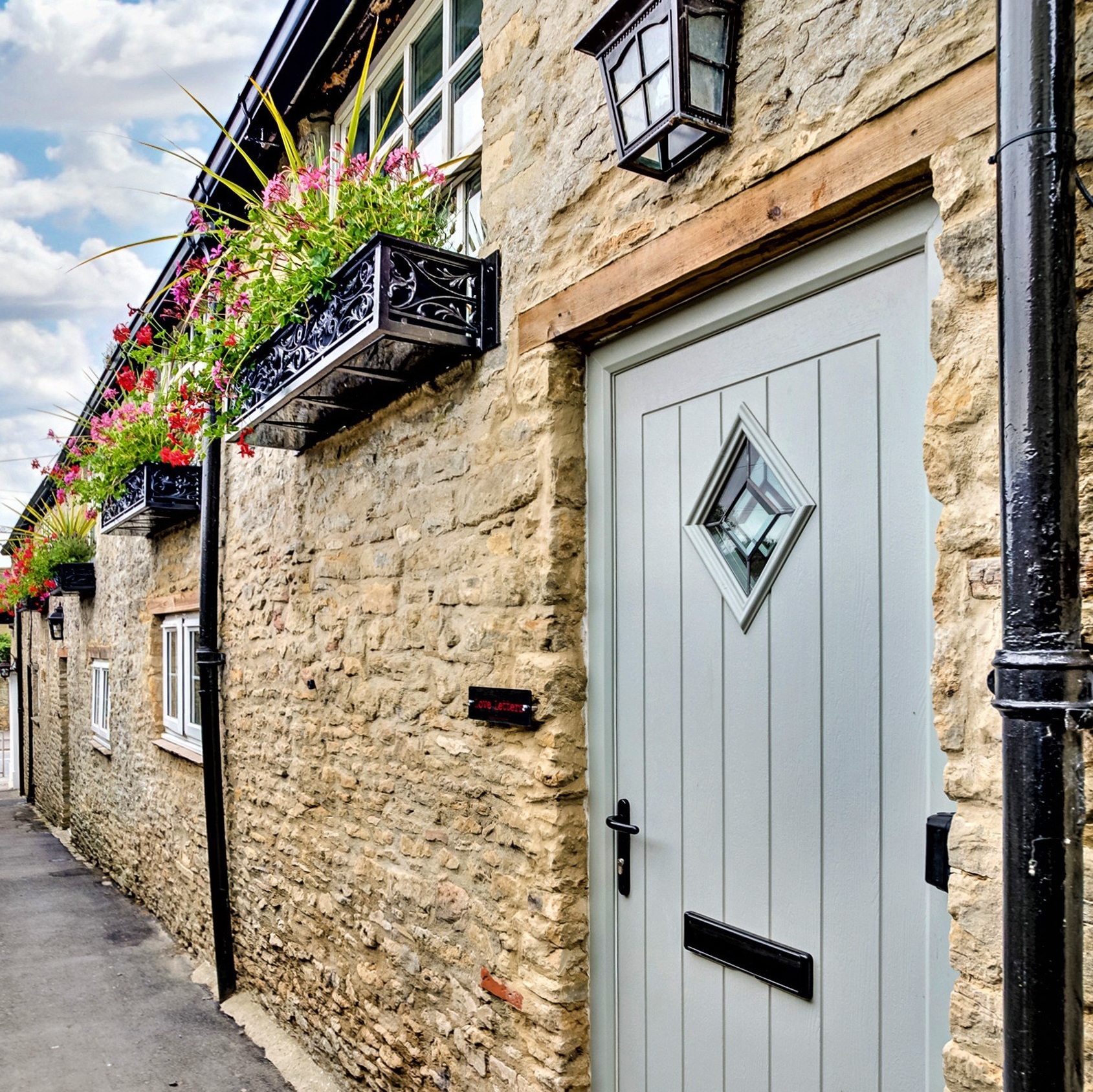 Love Letters Bridge Alley Cottages, Fairford Holiday Let