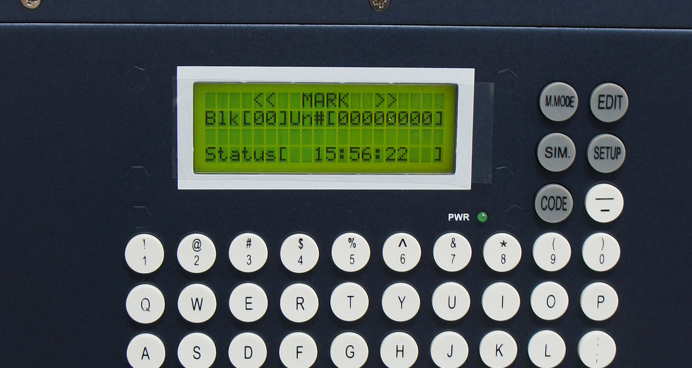 Mobiler Nadelpräger MKP-054K mit Akku und LCD Display.