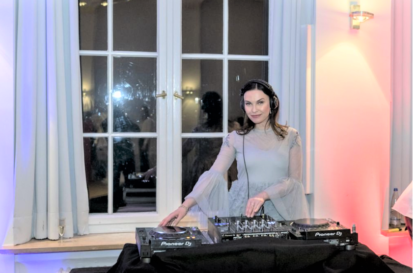 djane alegra cole djane stuttgart djane münchen dj frankfurt dj berlin dj hamburg eventagentur künstleragentur eventmanagement firma dj firmenveranstaltung dj veranstaltung veranstaltungsplaner dj messe dj stuttgart dj hambur dj hannover
