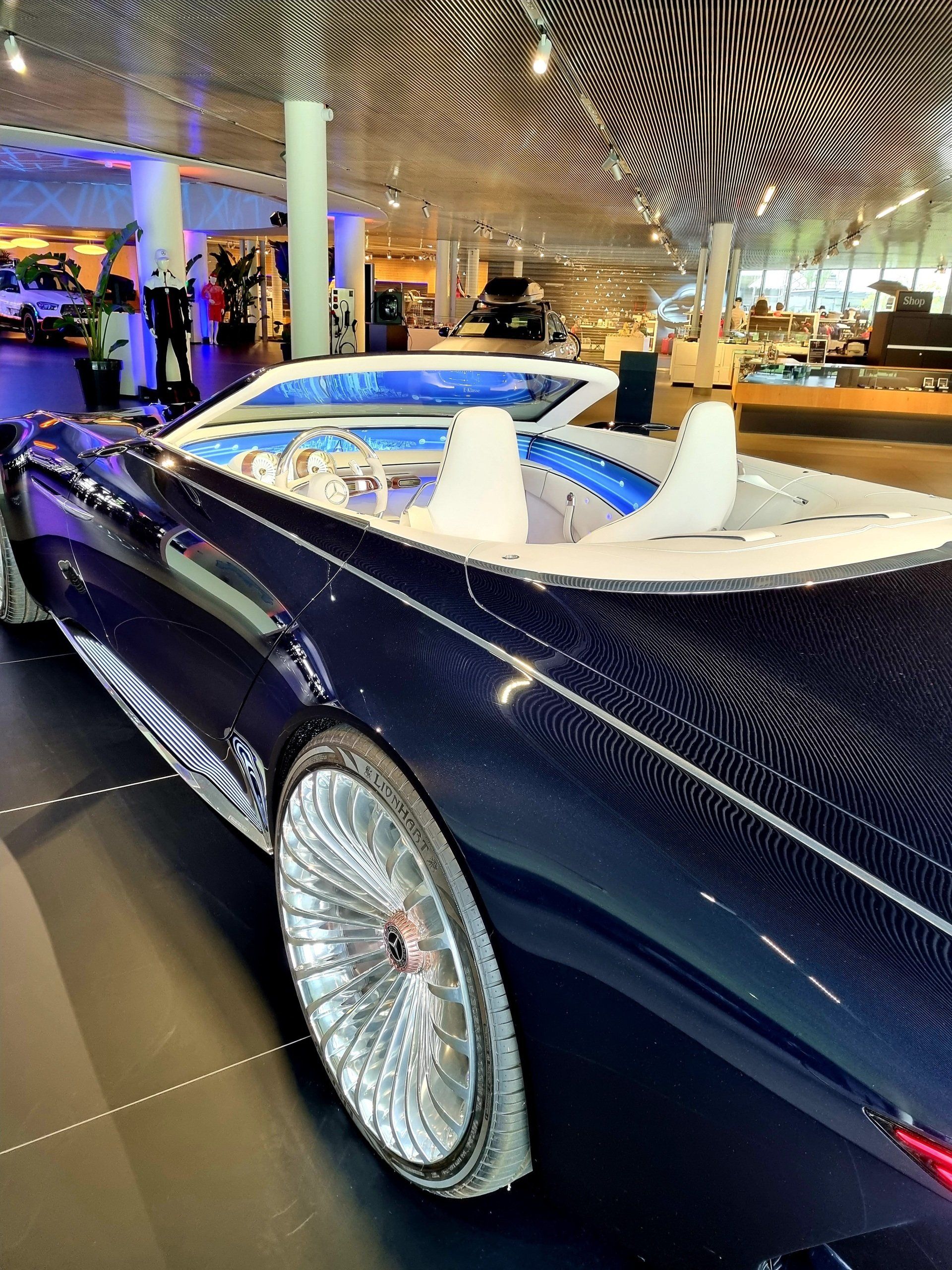 DJane Alegra Cole ist eine DJane mit Top Referenzen aus der Industriebranche, Autobmobilbranche, Modebranche, Pharmabranche, Wirtschaftsbranche und Automobilindustrie. DJane Alegra Cole hat Top Referenzen und legt auf Firmenveranstaltungen, Messen, Weihnachtsfeiern, Festivals, Fachmessen, Product Launch Events, Store Events, Markteinführungen, Hotel Events, Weihnachtsfeiern und Modemessen auf. Sie tritt mit vielen Künstlern und Musikern wie Saxophonisten und Violonisten auf. DJane Alegra Cole legte bereits in Deutschland, Österreich, der Schweiz, Spanien, Italien, den Niederlanden und in Belgien auf.