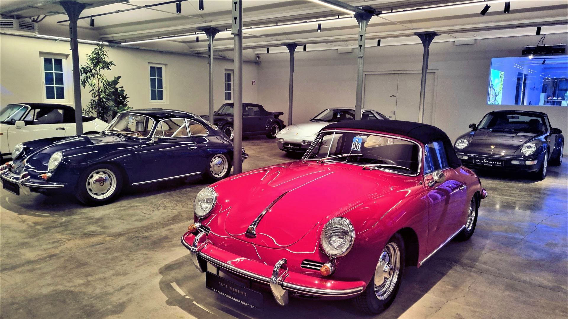 DJane Alegra Cole ist eine DJane mit Top Referenzen aus der Industriebranche, Autobmobilbranche, Modebranche, Pharmabranche, Wirtschaftsbranche und Automobilindustrie. DJane Alegra Cole hat Top Referenzen und legt auf Firmenveranstaltungen, Messen, Weihnachtsfeiern, Festivals, Fachmessen, Product Launch Events, Store Events, Markteinführungen, Hotel Events, Weihnachtsfeiern und Modemessen auf. Sie tritt mit vielen Künstlern und Musikern wie Saxophonisten und Violonisten auf. DJane Alegra Cole legte bereits in Deutschland, Österreich, der Schweiz, Spanien, Italien, den Niederlanden und in Belgien auf.