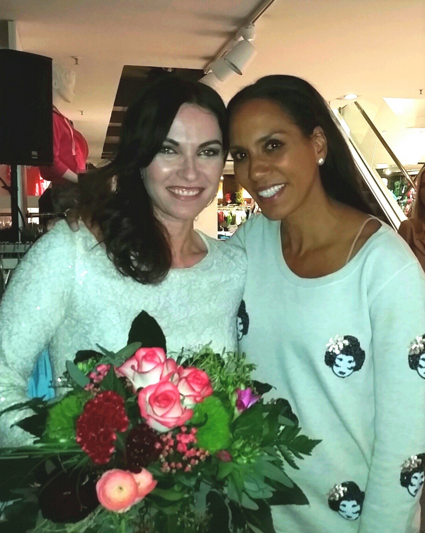 barbara becker und djane alegra cole modenschau store event düsseldorf dj djane