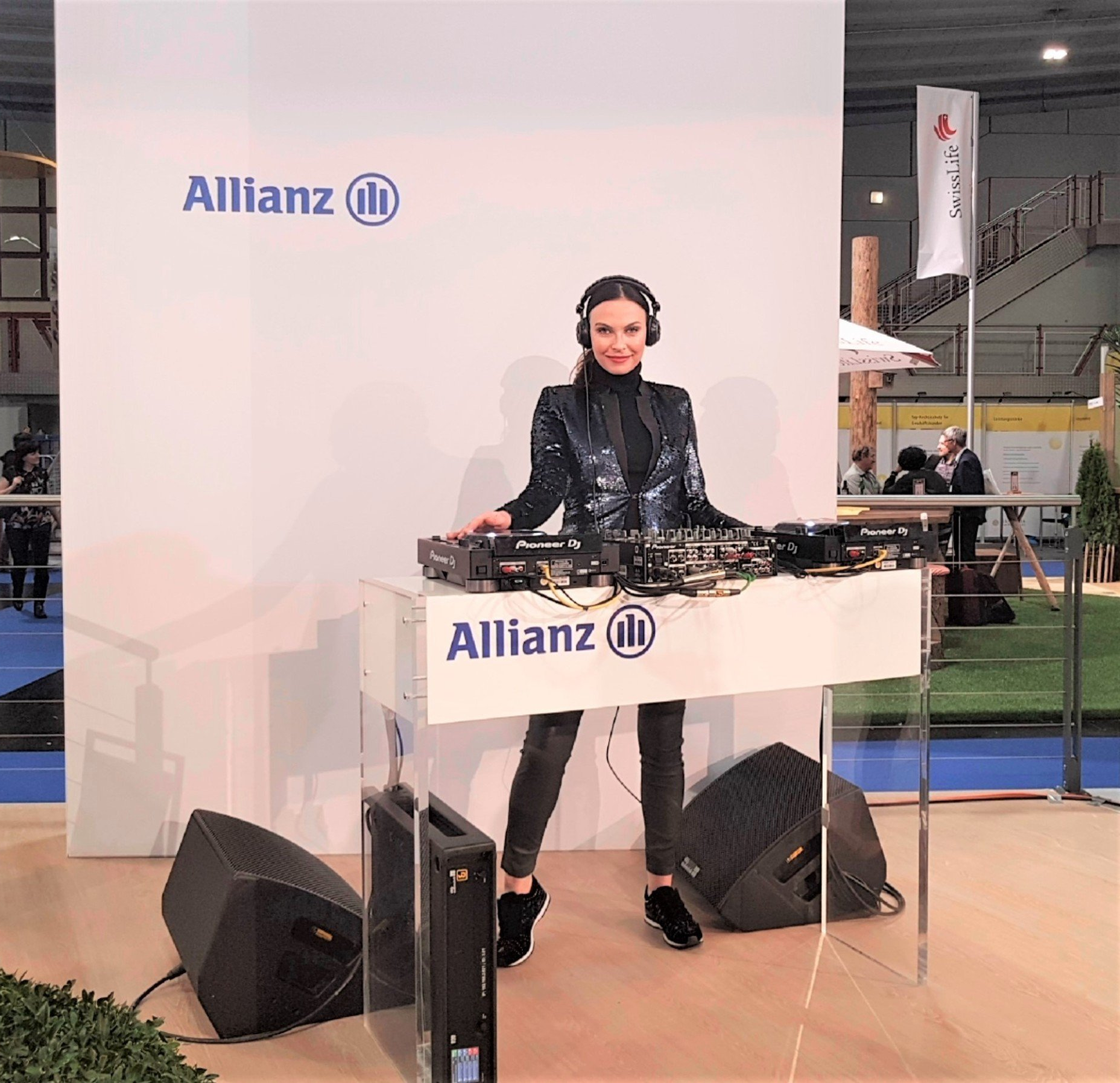 djane alegra cole allianz djane stuttgart alegracole dj messe djane dortmund djane hannover djane stuttgart dj stuttgart eventagentur eventmarkerting dj veranstaltung dj firmenveranstaltung dj für messe discjockey saophon künstleragentur werbeagentur deejay djs