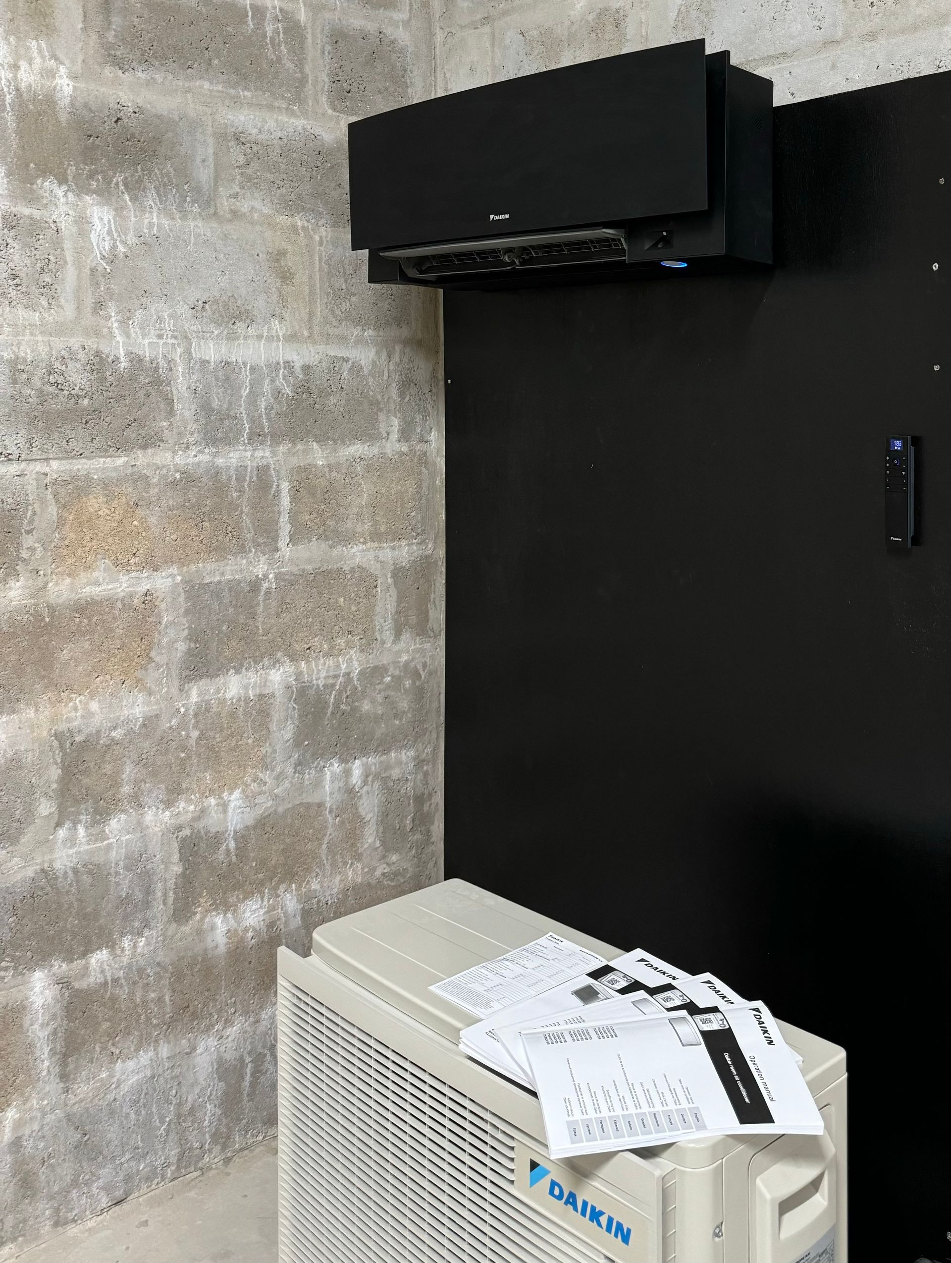Air Conditioning Daikin Split Unit