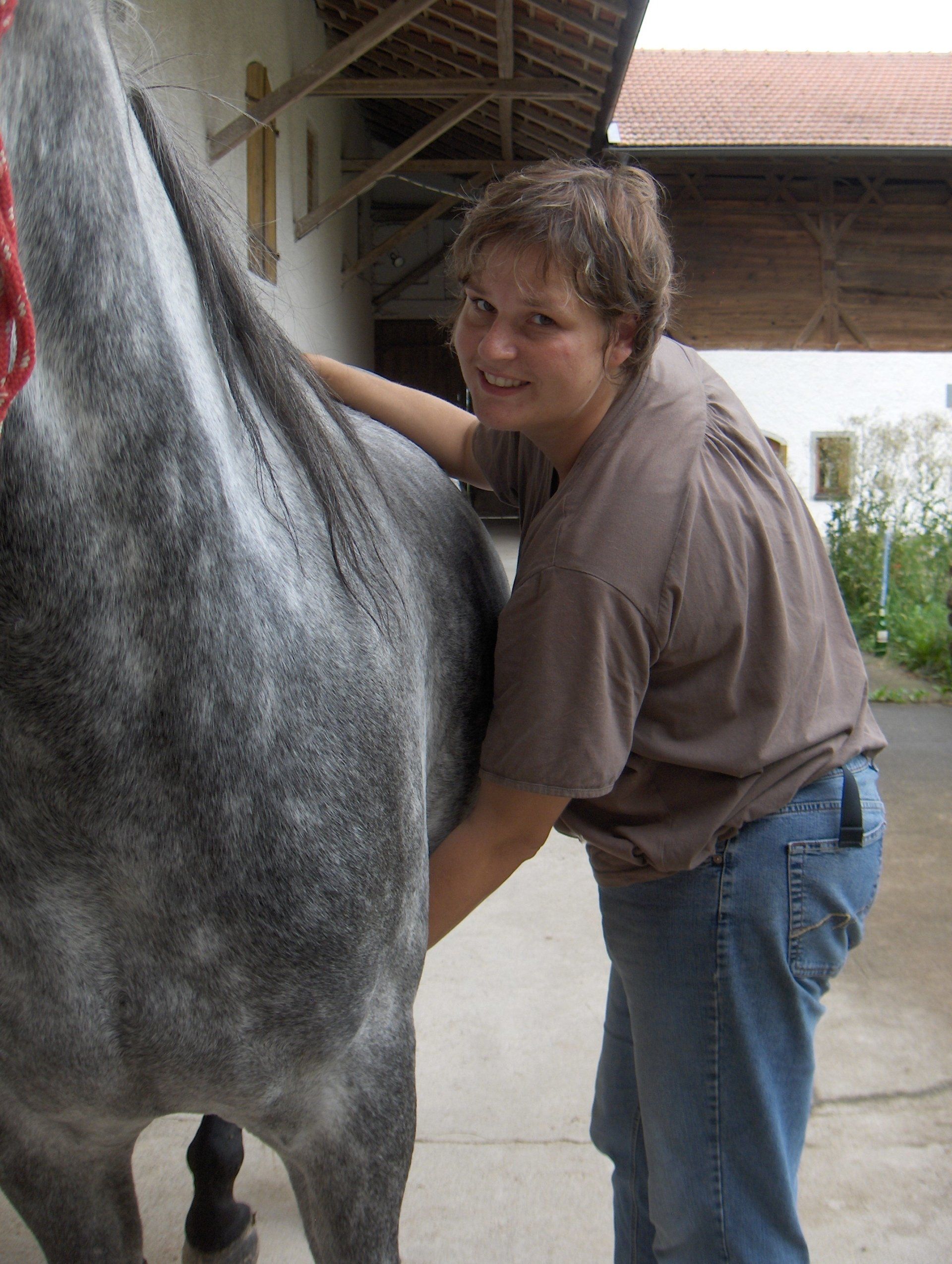 Das Zwerchfell und die Rippen sowie Organ-Blockaden über Cranio - Osteopathie und Energetik lösen. Schiefe des Pferdes und des Reiters wieder begradigen, Hund und Pferd lieben Osteopathie in Bayern in der Nähe von Mühldorf und Altötting