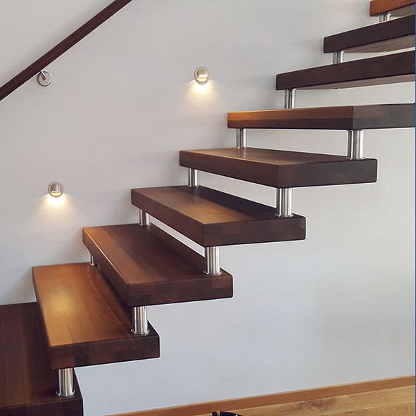 Freitragende Bolzentreppe Freitragende Bolzentreppe