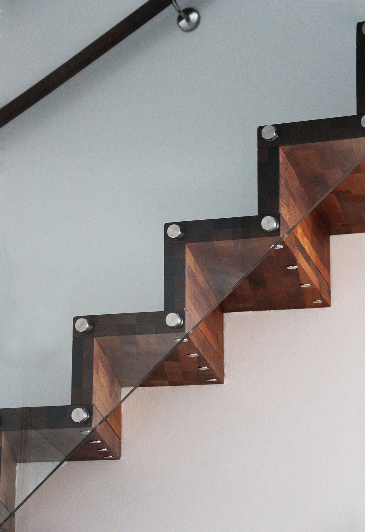 Faltwerkoptik-Detail der Faltwerktreppe