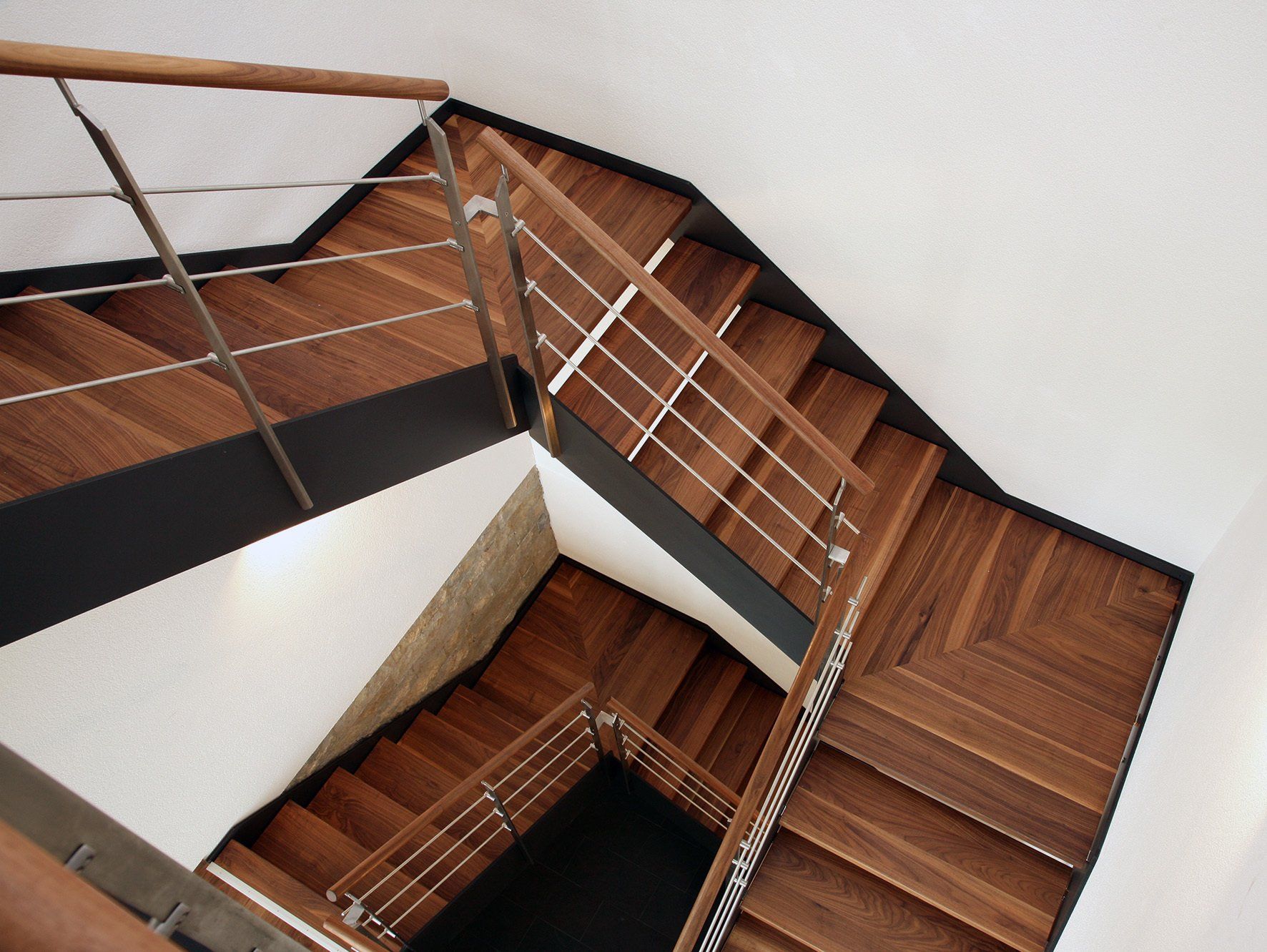 HPL Treppe über mehrere Stockwerke