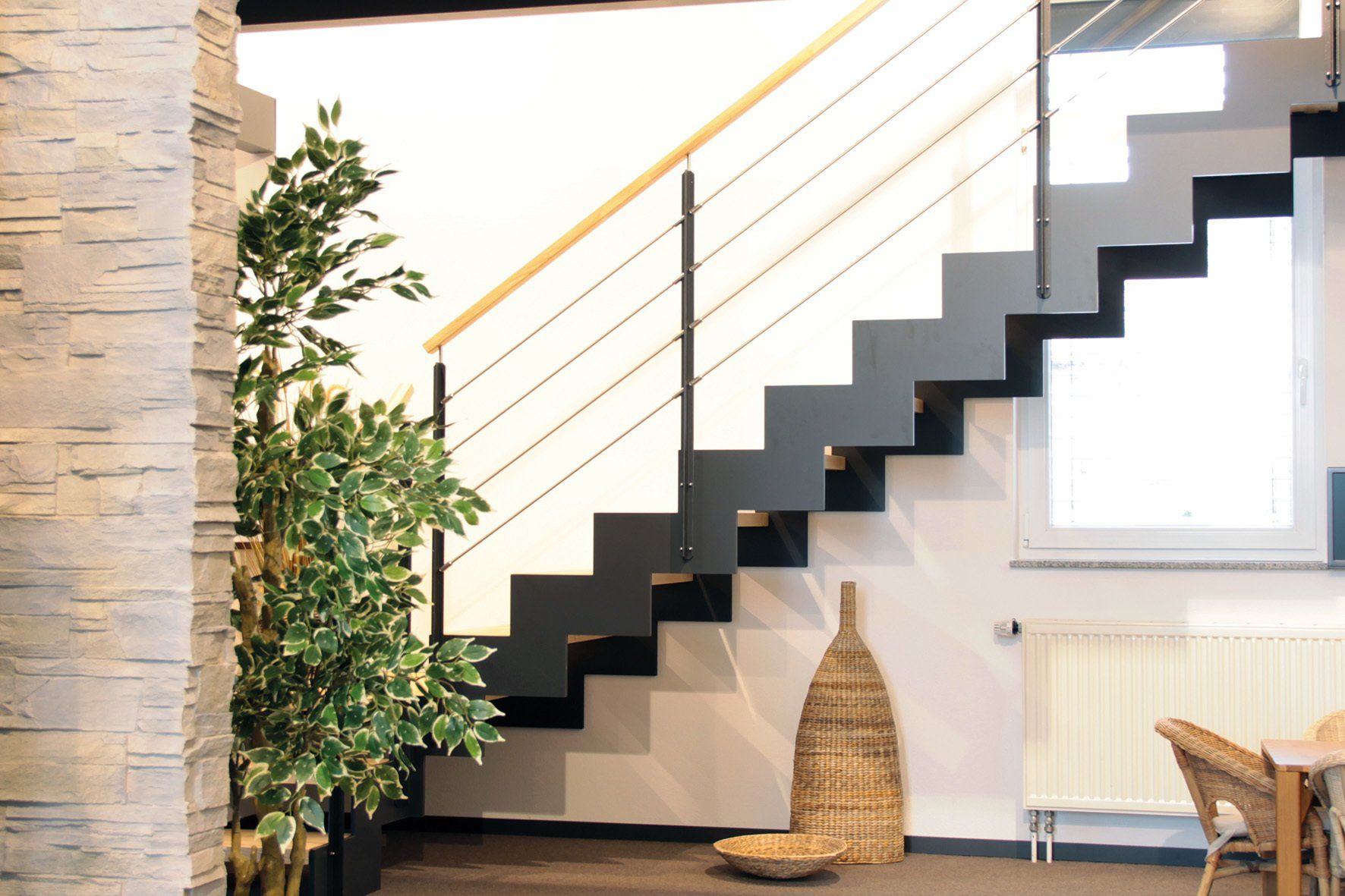 Zahnwangentreppe - HPL- Treppe Zahnwangentreppe - HPL- Treppe