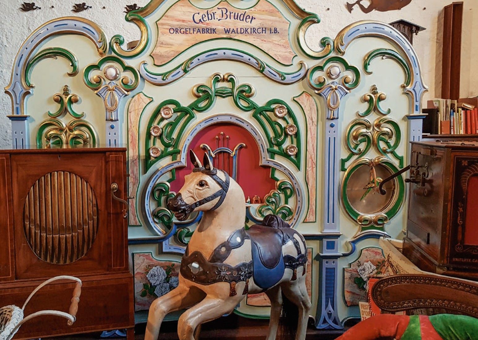 Führung durch das Drehorgelmuseum in Marienheide In der ehemaligen Dorfkirche in Marienheide-Kemper