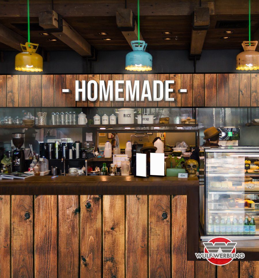 Konzeptionen, 3D Grafik, Geschäftspapiere, Visualisierungen Außen-/ Innenkommunikation, Ausstecker, Bannerliftsysteme, Bauschilder, 3D Buchstaben, Digitalprint, Displays, Folienaufkleber, Folientexte, Fahrzeugbeschriftungen, Fensterkaschierungen, LED Buchstaben, Lichtwerbung, Neonanlagen, Neonbuchstaben, Orientierungssysteme, Pylone, Praxisschilder, Printmedien, Transparente, Schilder, Standschilder, Zeit & Informationssysteme, Sonnenschutzfolien, Wandbilder, Wandverkleidungen