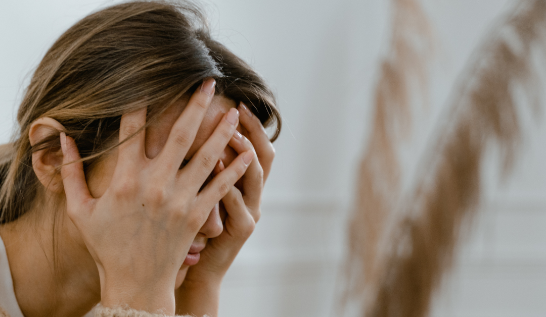 Femme reconnectée : souffle partagé, ancrage terrestre et reconstruction