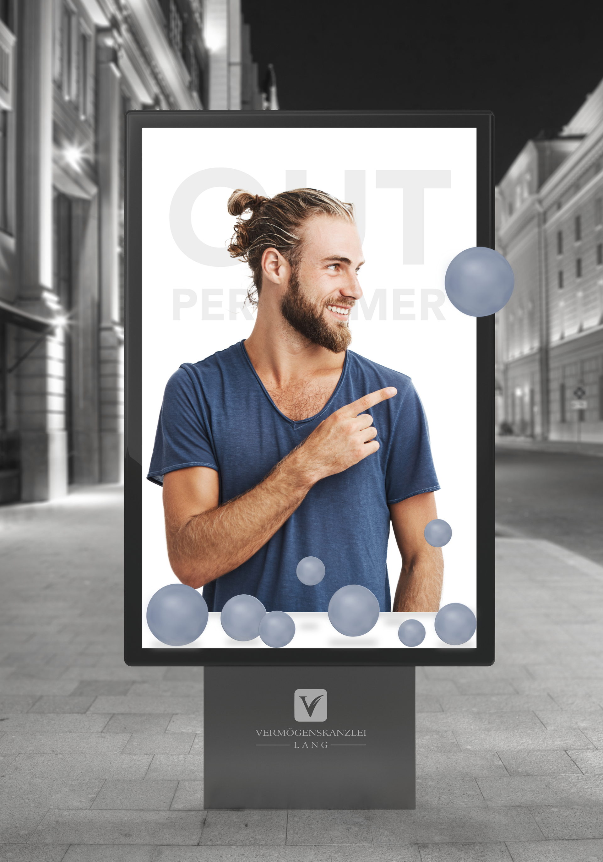 Werbetafel mit staunendem jungem Mann exemplarisch für Bestenauslese Werbetafel mit staunendem jungem Mann exemplarisch für Bestenauslese