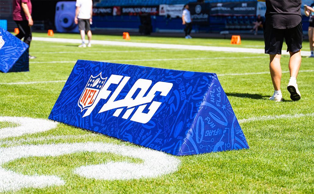 A-Reiter aus Schaumstoff mit Logo und Ihrer Werbebotschaft