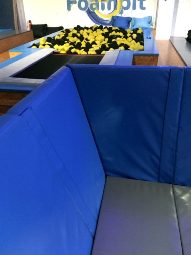 Schaumstoffbanden auf Gehrung für Trampolinsicherung rundum