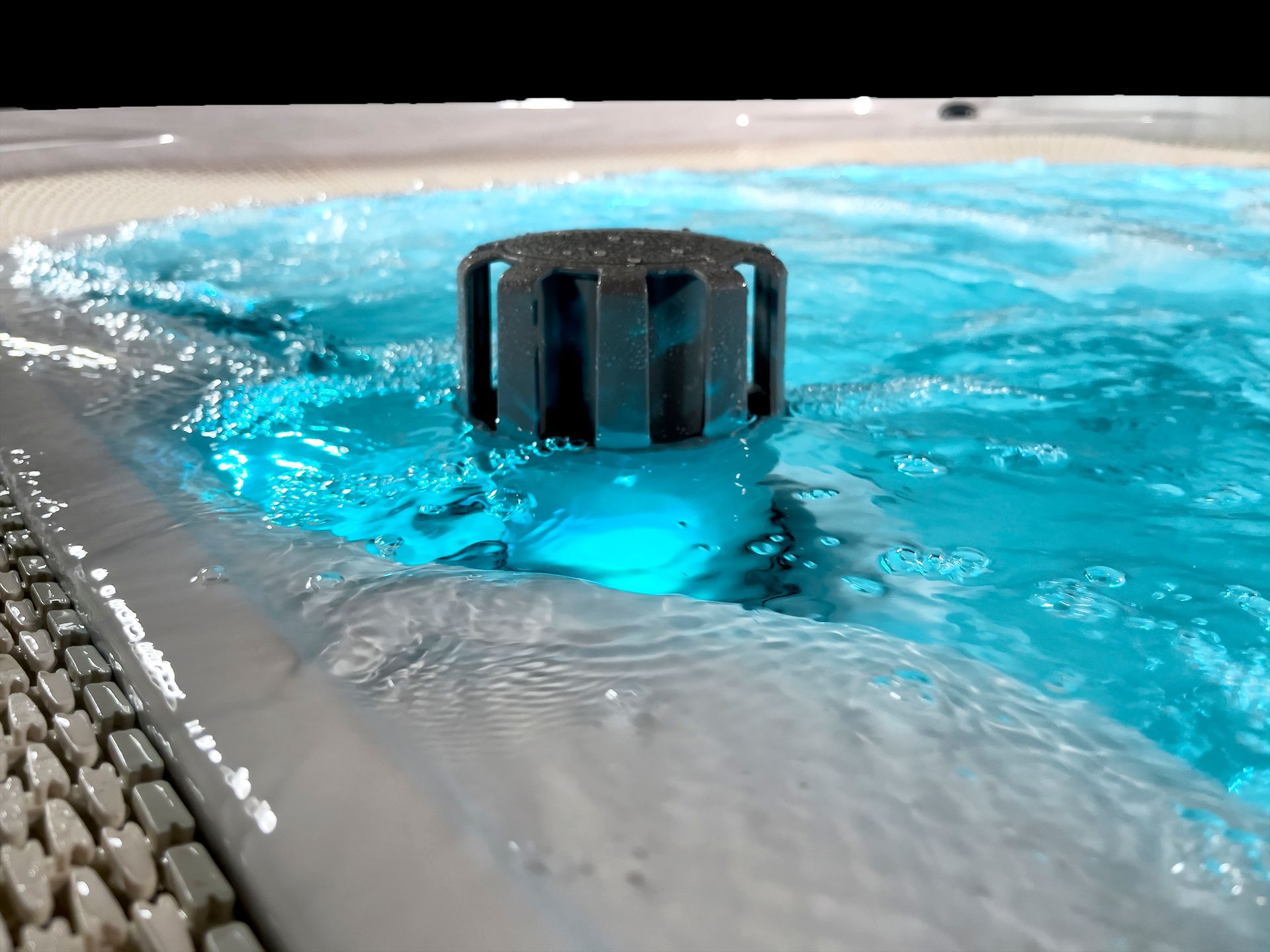 Waterwave Spas - Overflow Whirlpool Winipeg