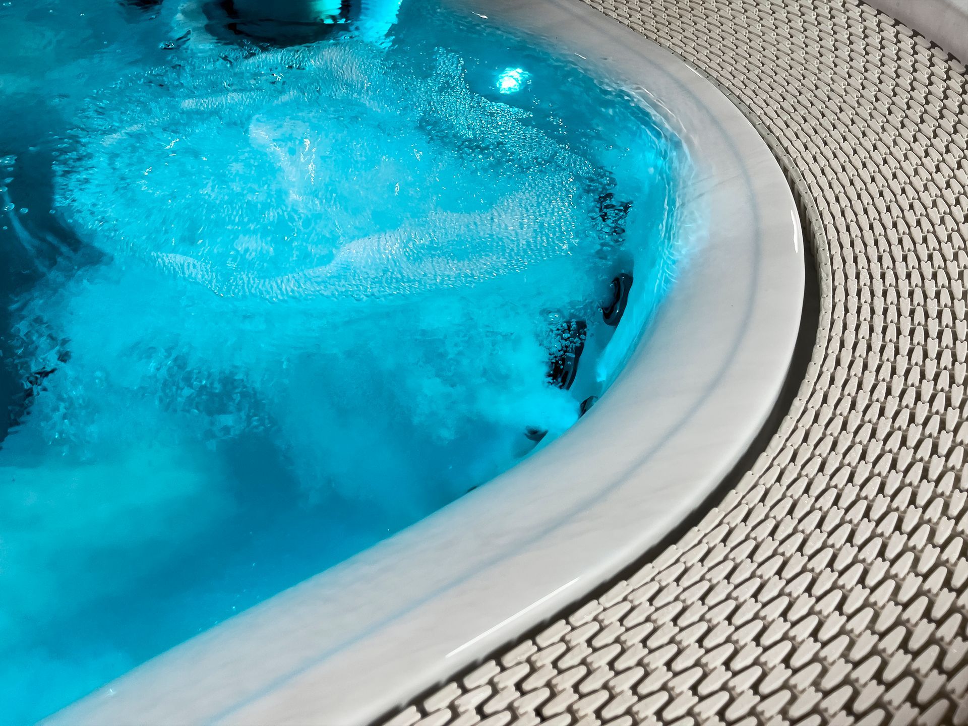 Waterwave Spas - Overflow Whirlpool Winipeg