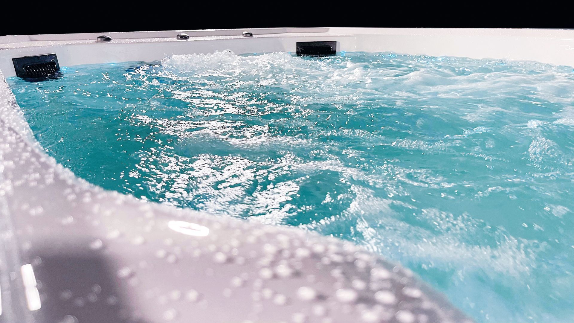 Waterwave Spas - SwimSpa Fuego