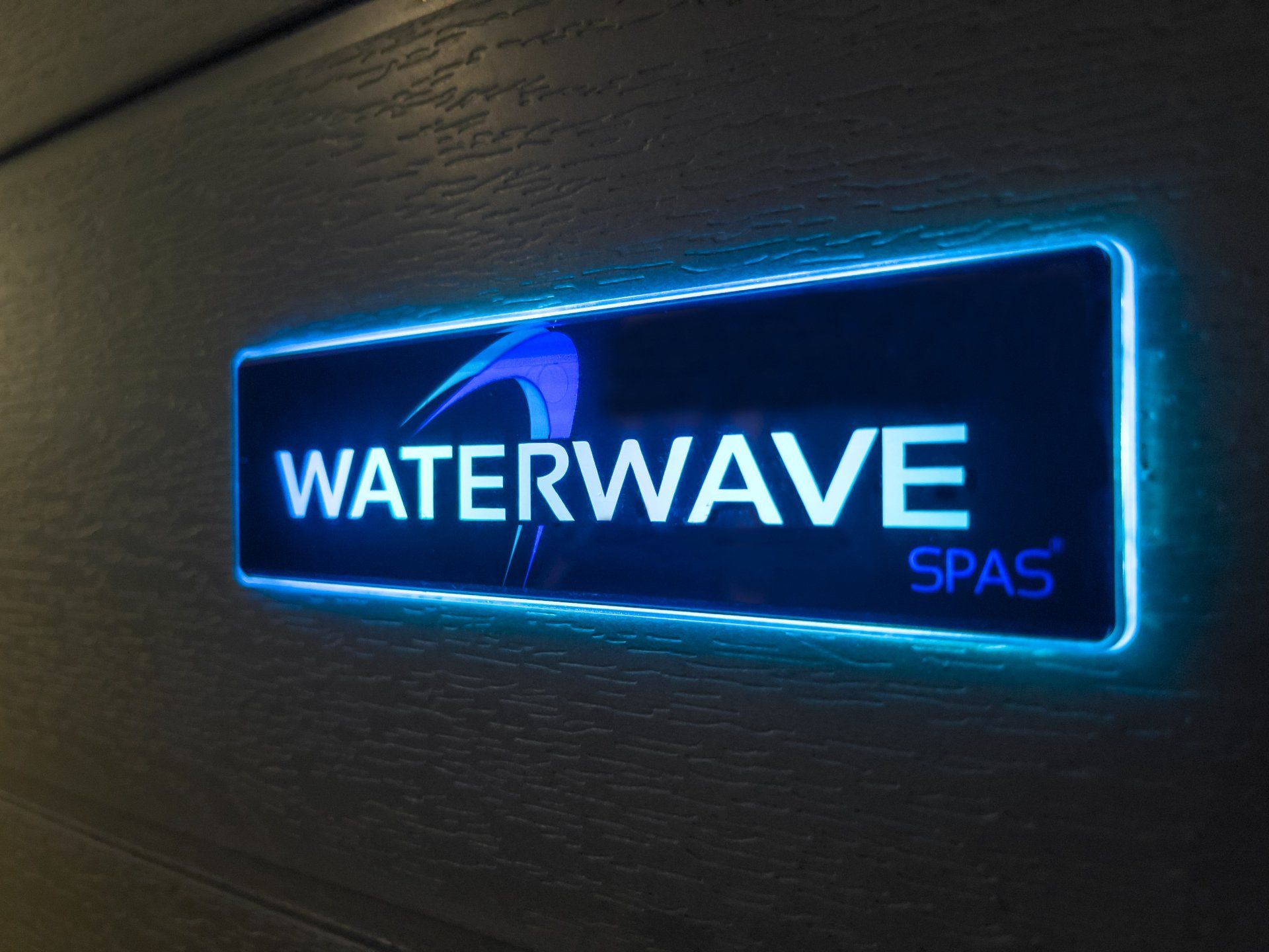 Waterwave Spas - Chrom Whirlpool Omaha