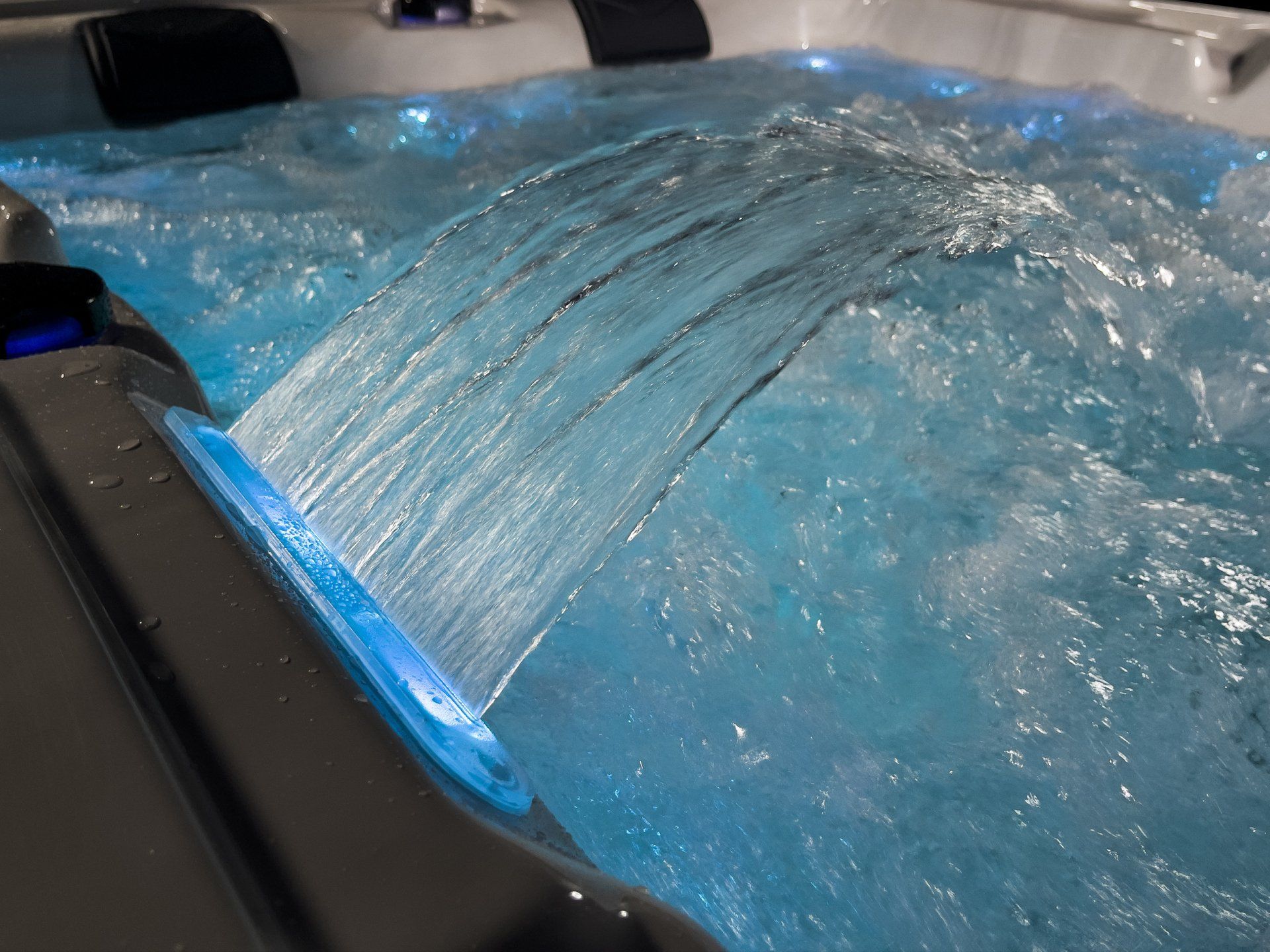 Waterwave Spas - Chrom Whirlpool Seattle