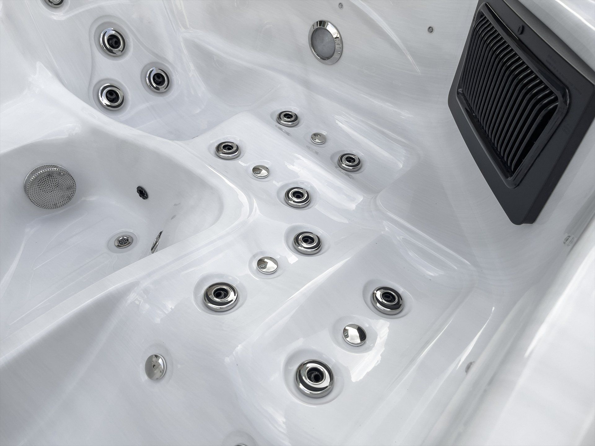 Waterwave Spas - Chrom Whirlpool Atlanta