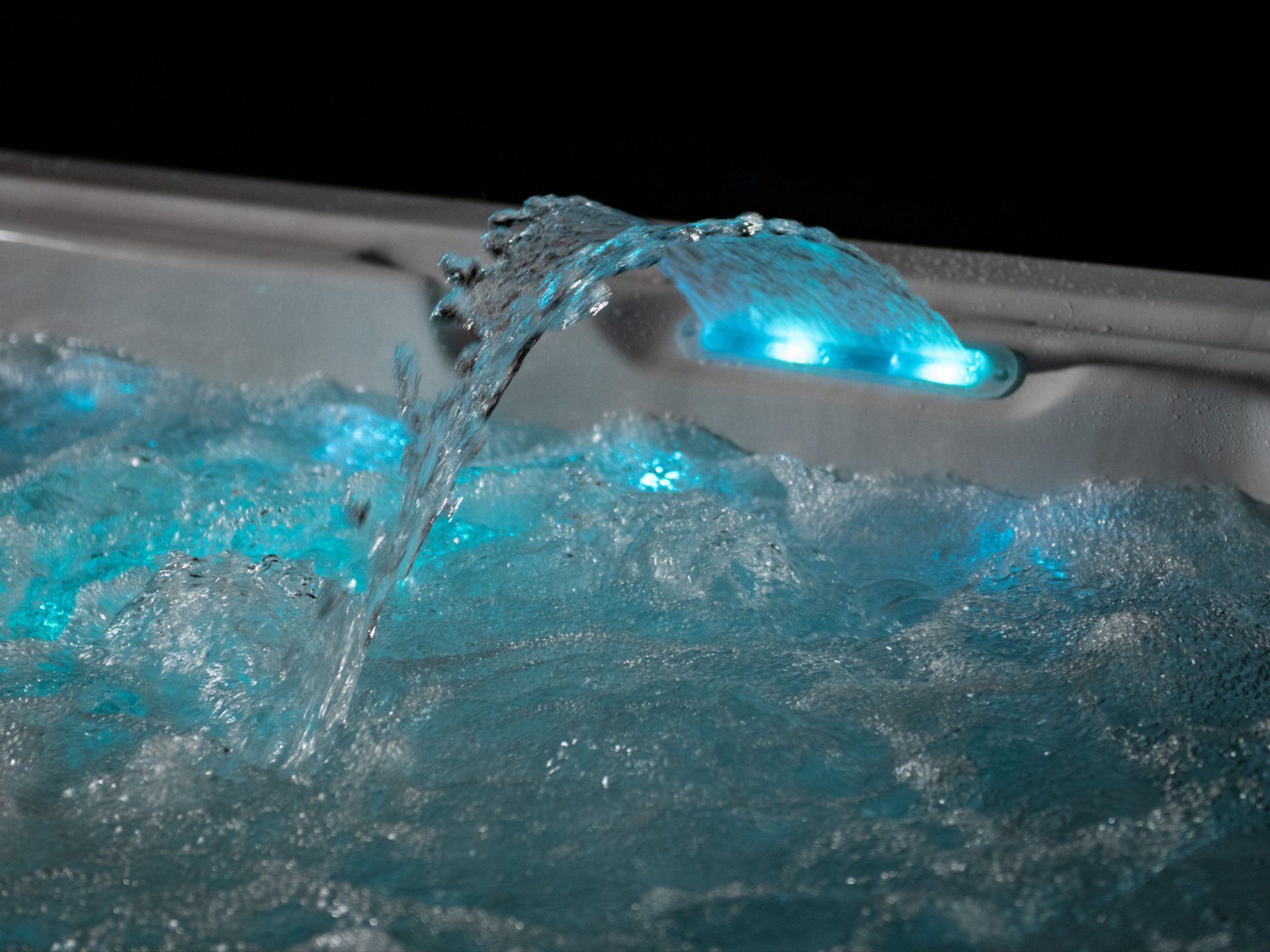 Waterwave Spas - Chrom Whirlpool Madison