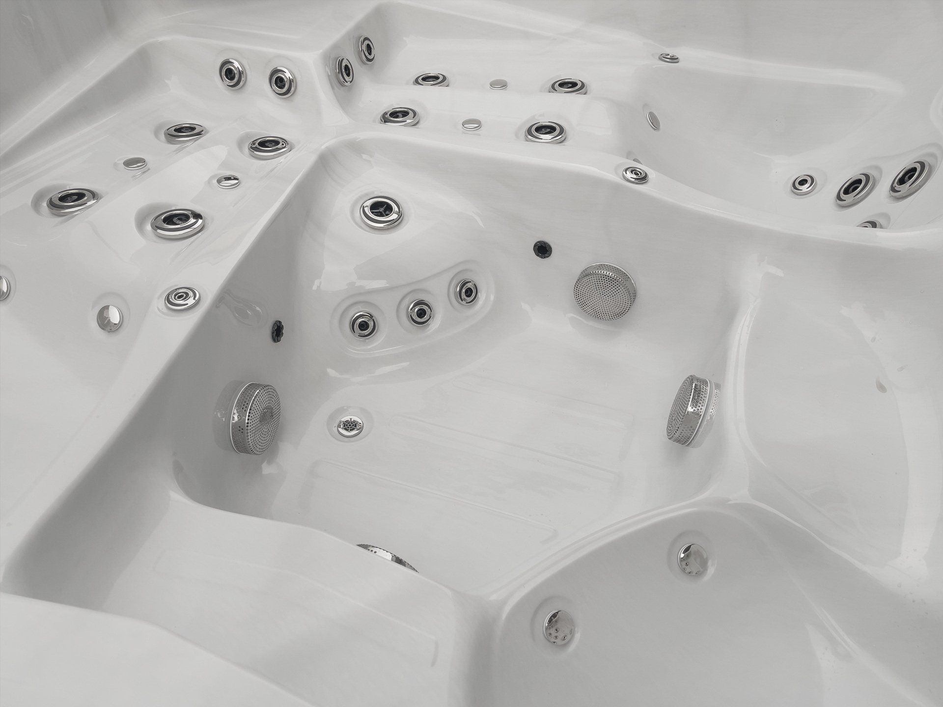 Waterwave Spas - Chrom Whirlpool Madison