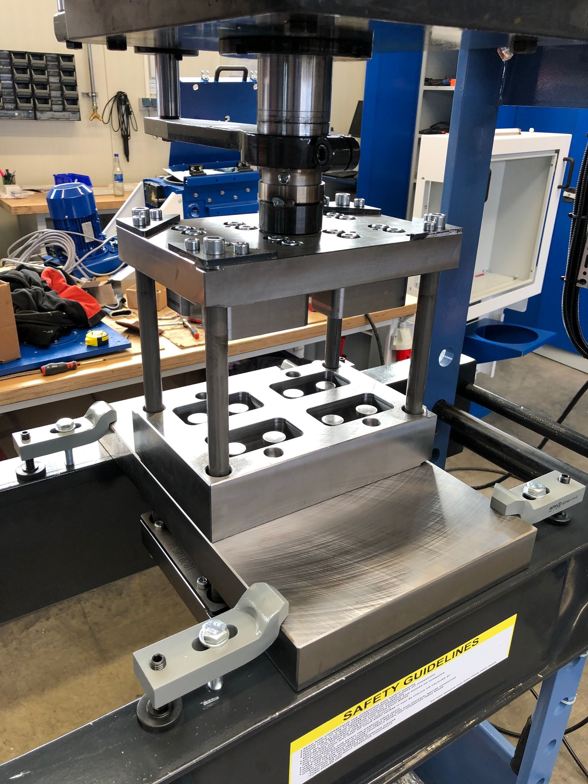 Sonderanfertigung einer WH30 mit spezial Pressform - Tigermetal