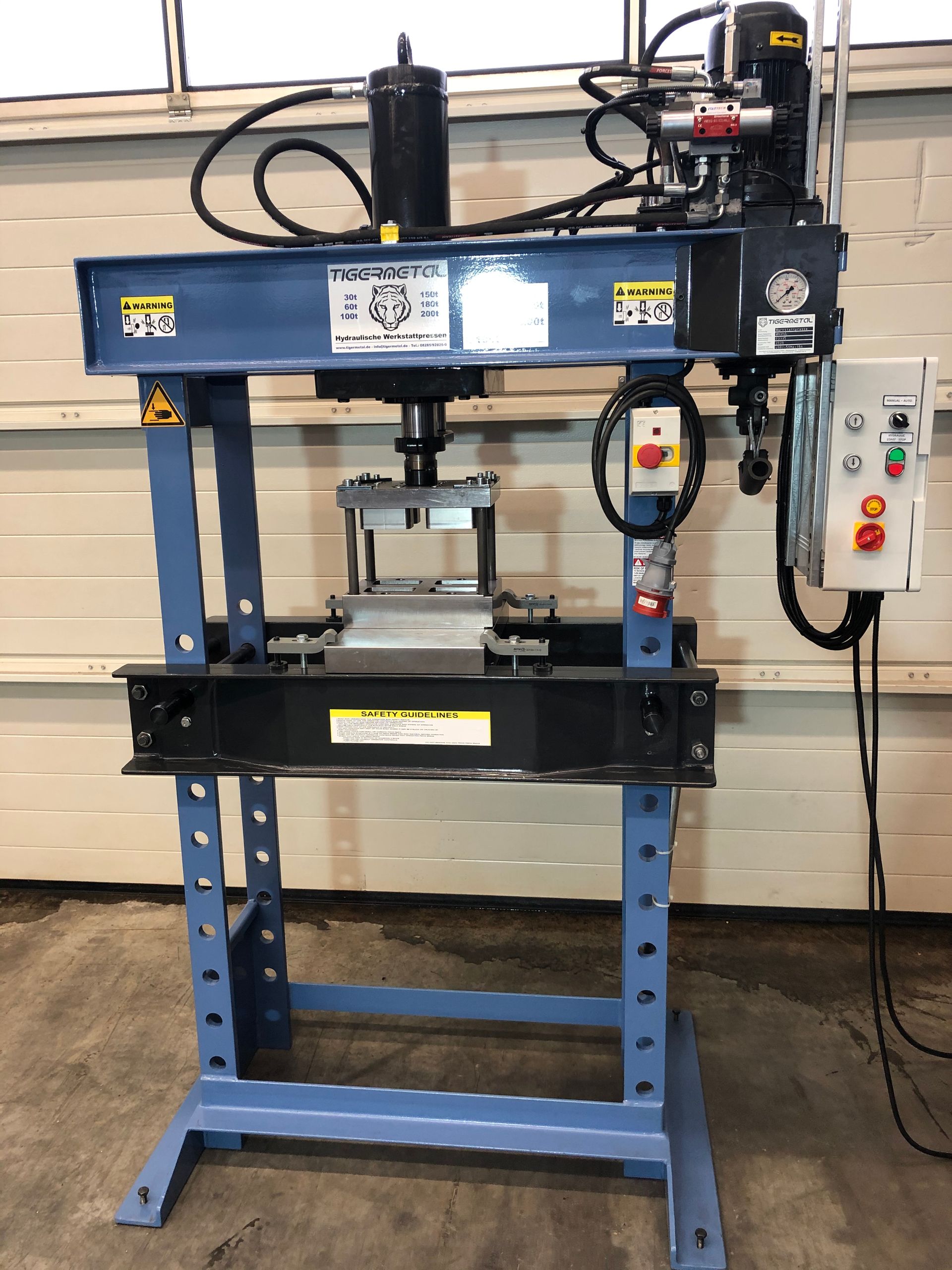 Sonderanfertigung einer WH30 mit spezial Pressform - Tigermetal