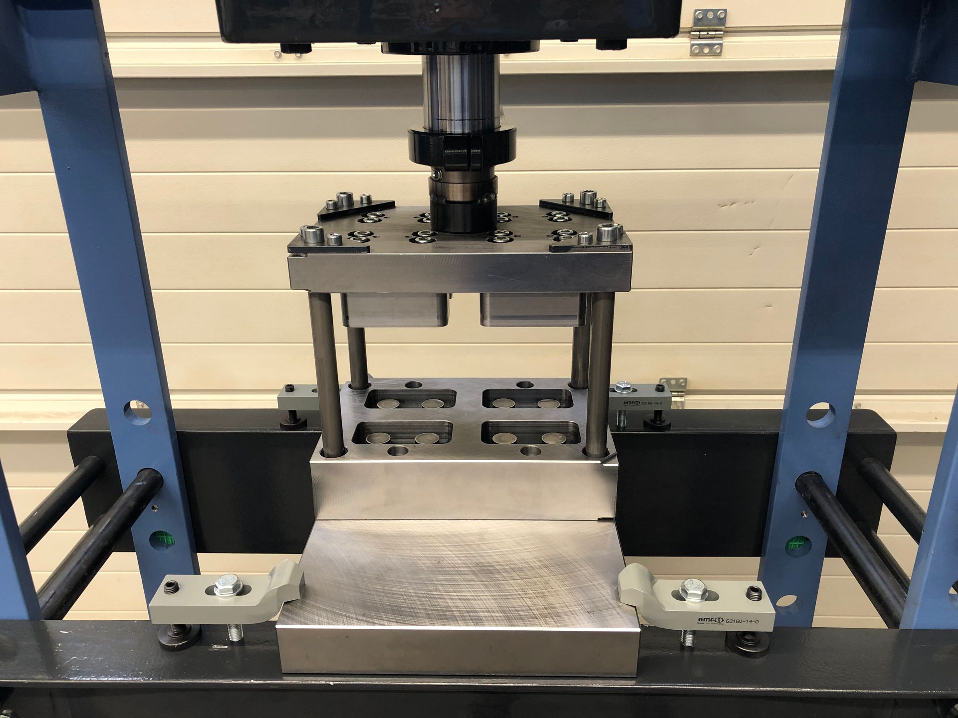 Detailansicht - Sonderanfertigung einer WH30 mit spezial Pressform - Tigermetal