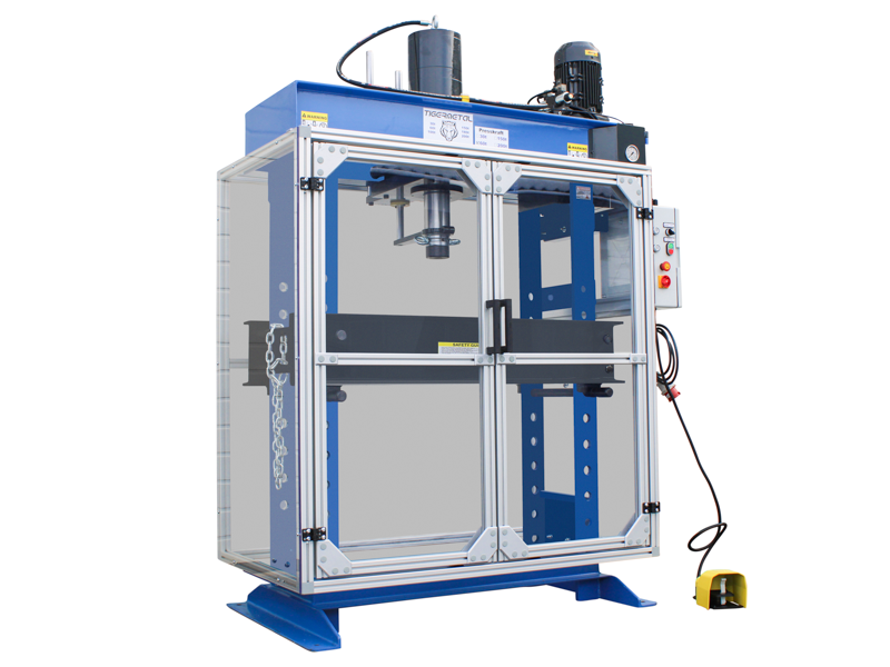 Sonderanfertigung einer WH60S mit Schutzumhausung – Tigermetal