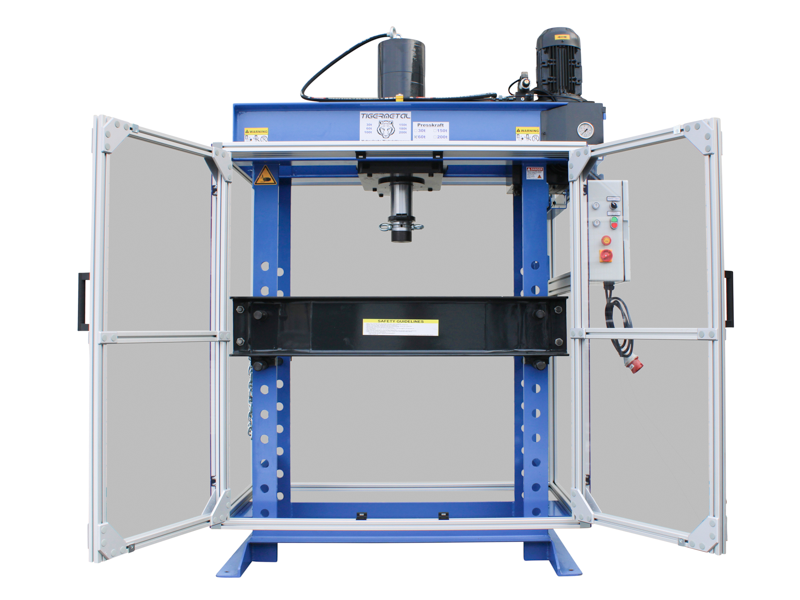 Sonderanfertigung einer WH60S mit Schutzumhausung – Geöffnete Türen