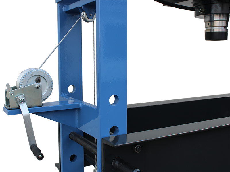 Sonderanfertigung einer WH150W mit Seilwinde – Detailaufnahme Seilwinde