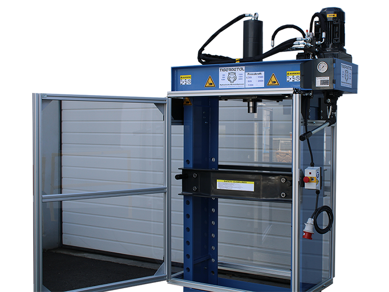 Sonderanfertigung einer WH60S mit Schutzumhausung – Geöffnete Türe